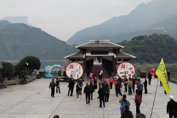 吕祖灵签第六十三签  古人白帝城托孤