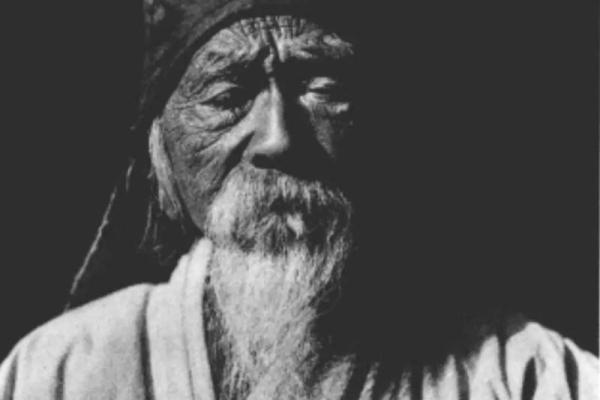 桂林阳朔西街算命先生