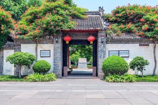 农村大门朝南哪个方位好，农村大门朝南好不好？