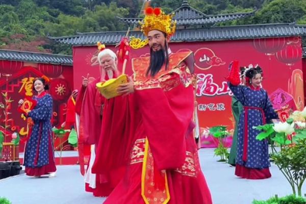 结婚带红色领带  今天的方位财神方位