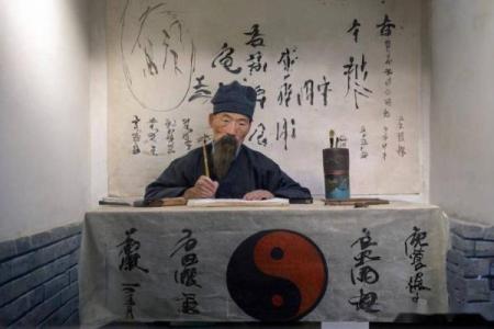 算命先生不认识你，为什么还说的那么准？看完再也不上当了