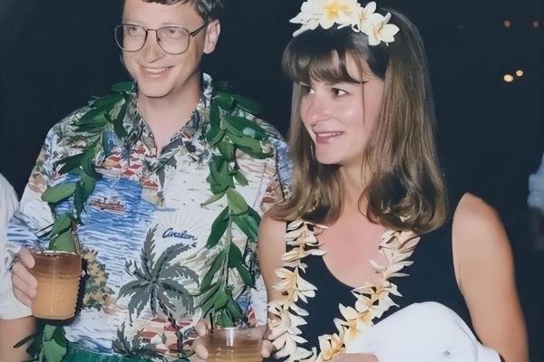 比尔盖茨命理婚姻,比尔盖茨八字命盘
